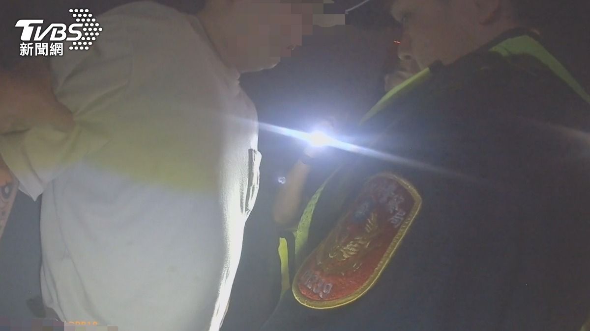 黃男當場依法逮捕偵辦。（圖／TVBS）