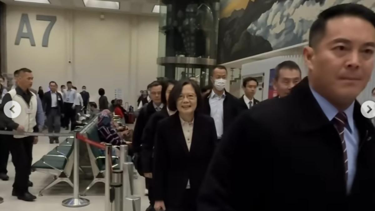 前總統蔡英文12日晚間自桃園國際機場搭機啟程，將出訪歐洲。(圖/翻攝蔡英文IG)