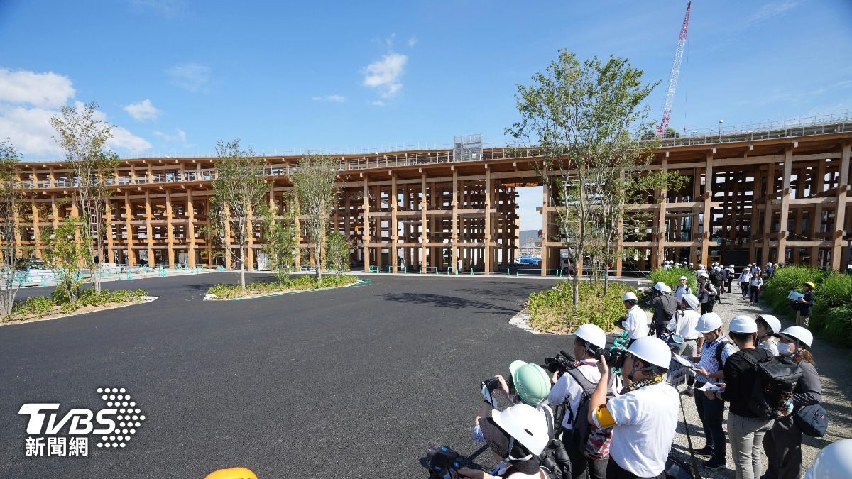 作為會場象徵的「環狀大屋頂」是世界最大規模的木造建築之一。(圖／達志影像美聯社)
