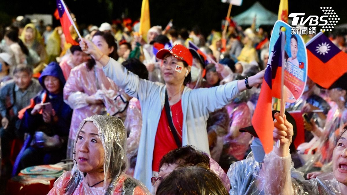 支持民眾選前之夜挺謝國樑反罷免。(圖/胡瑞麒攝)