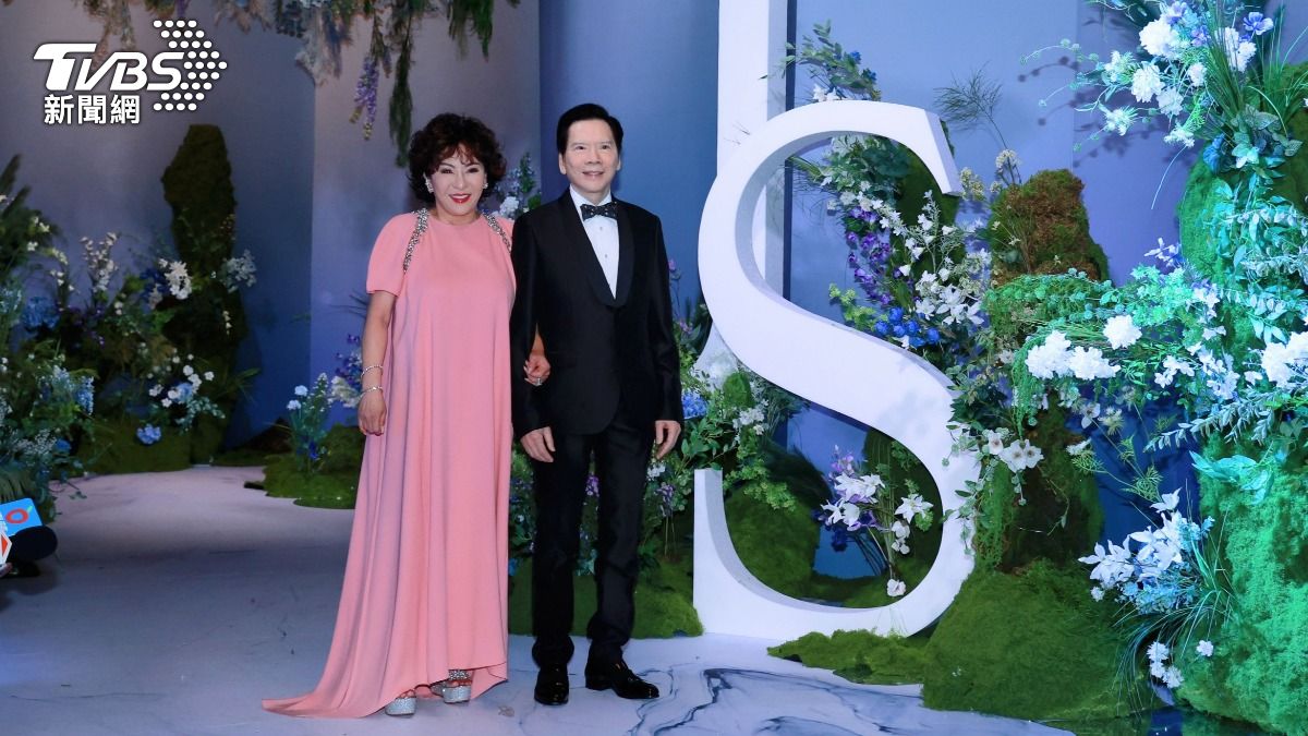 「龍五」向華強現蹤台北 寵蕭敬騰唱一首歌捐455萬