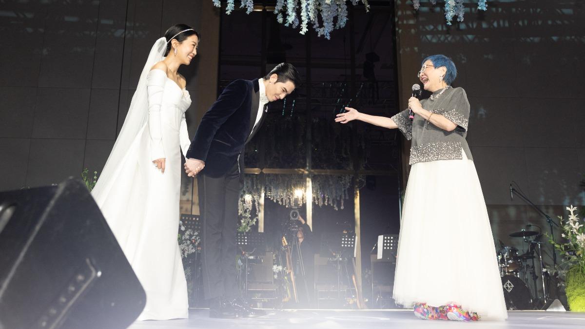 張小燕當證婚人。(圖/喜鵲娛樂提供)