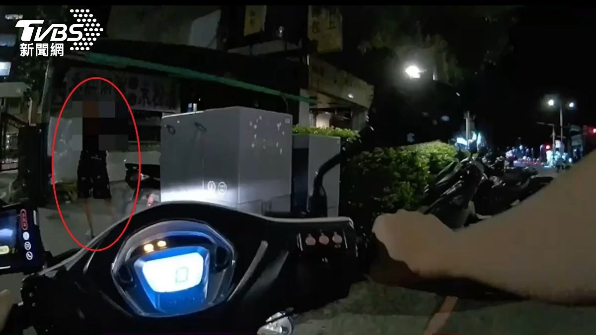 新北男無照騎車被攔查 醉漢突亂入嗆警:拿來我吹啊