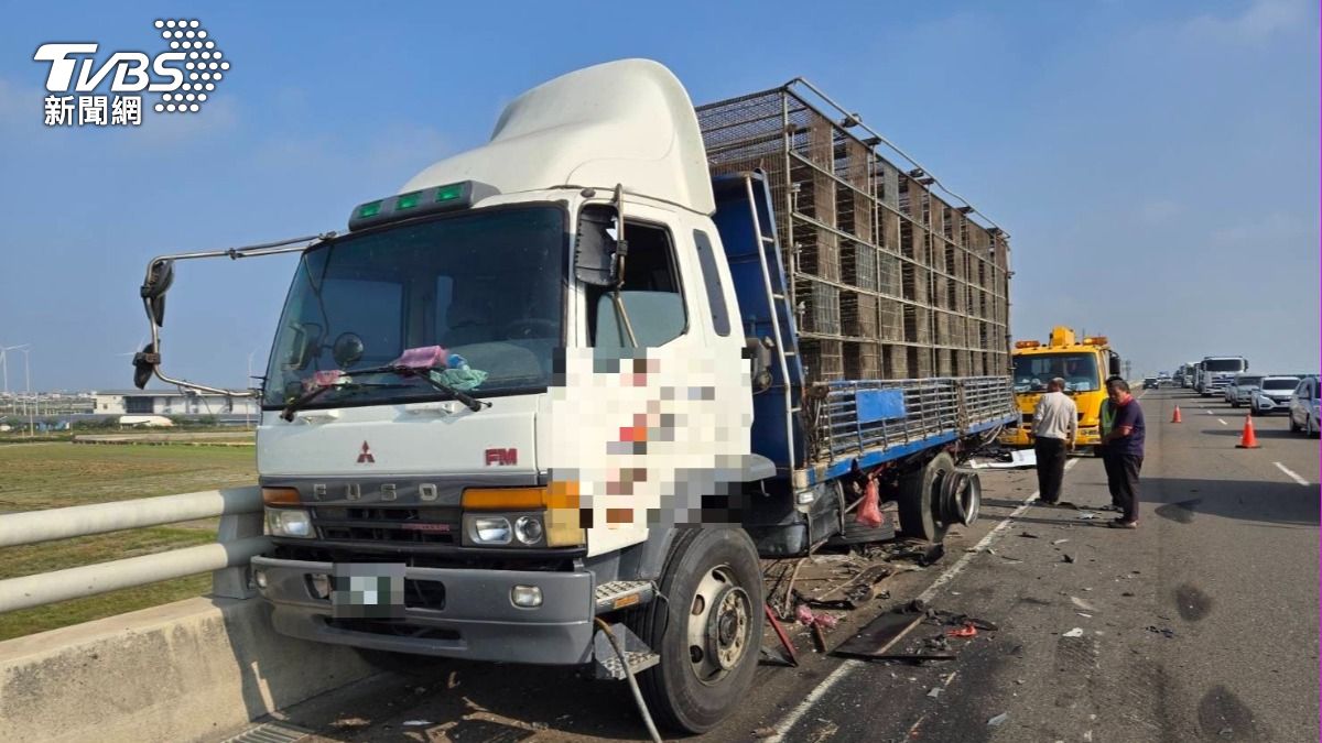 大貨車因故障暫停路肩。（圖／TVBS）