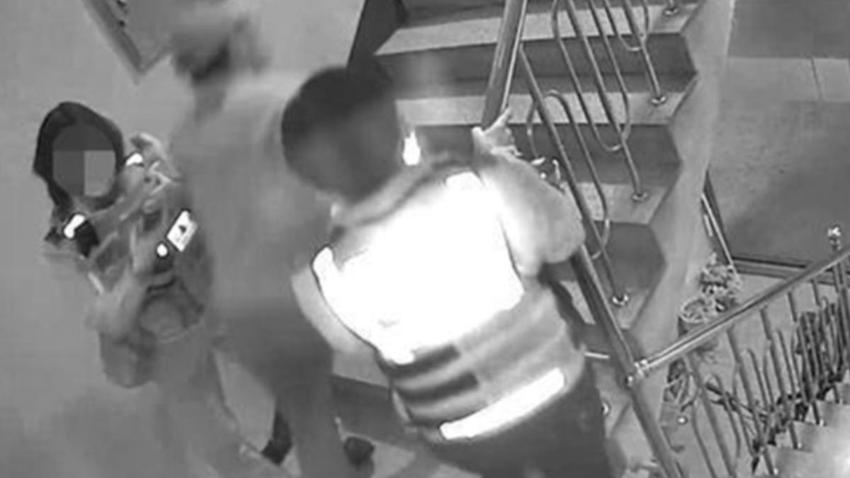南韓2警見持刀歹徒嚇壞 「拋棄被害人」落跑遭解雇