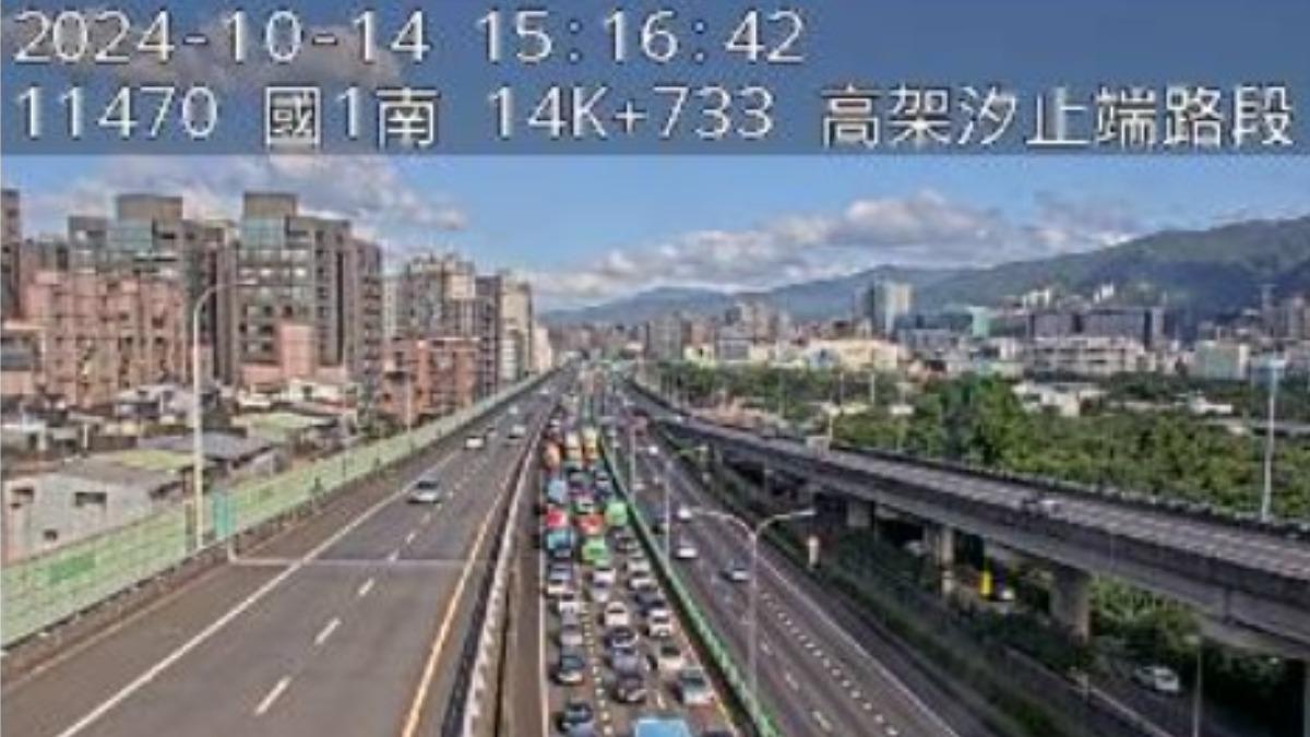 南下車流回堵到汐止段。（圖／翻攝自超速公路1968）