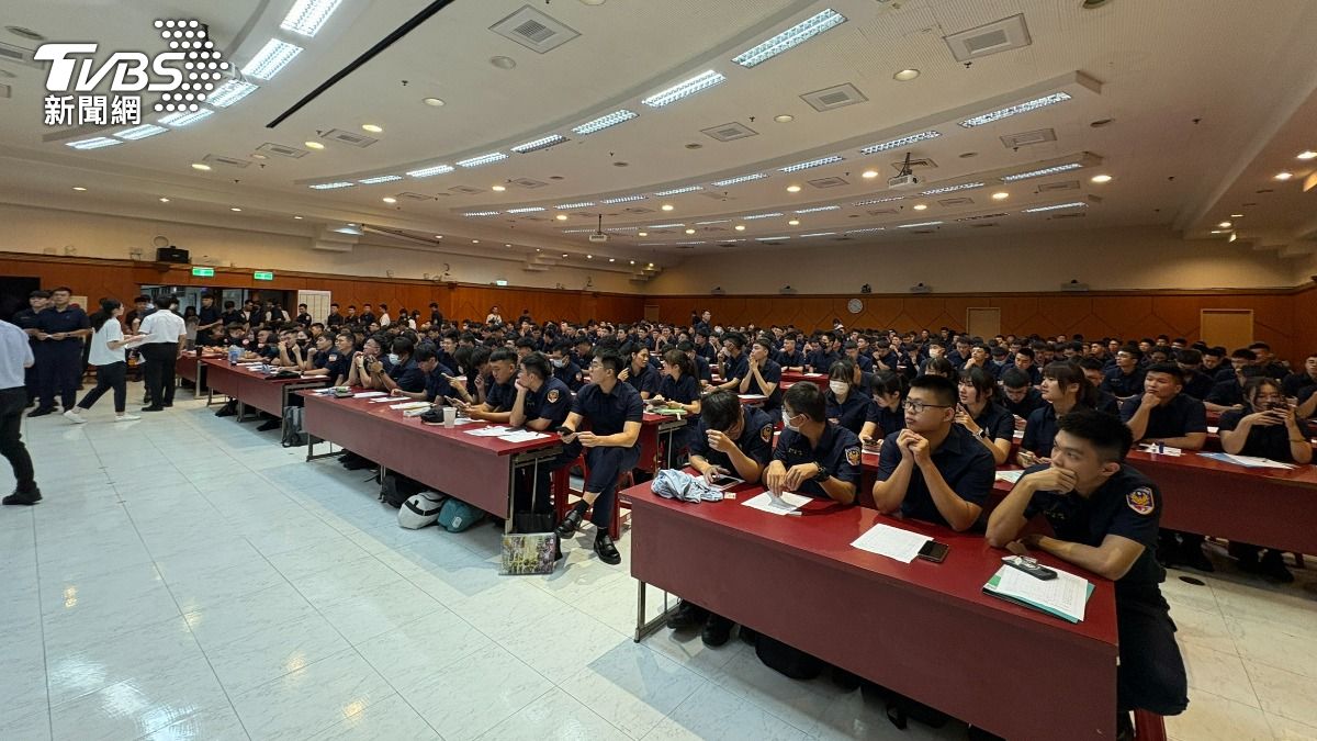 新北市警察局補進339名新血。(圖/TVBS)