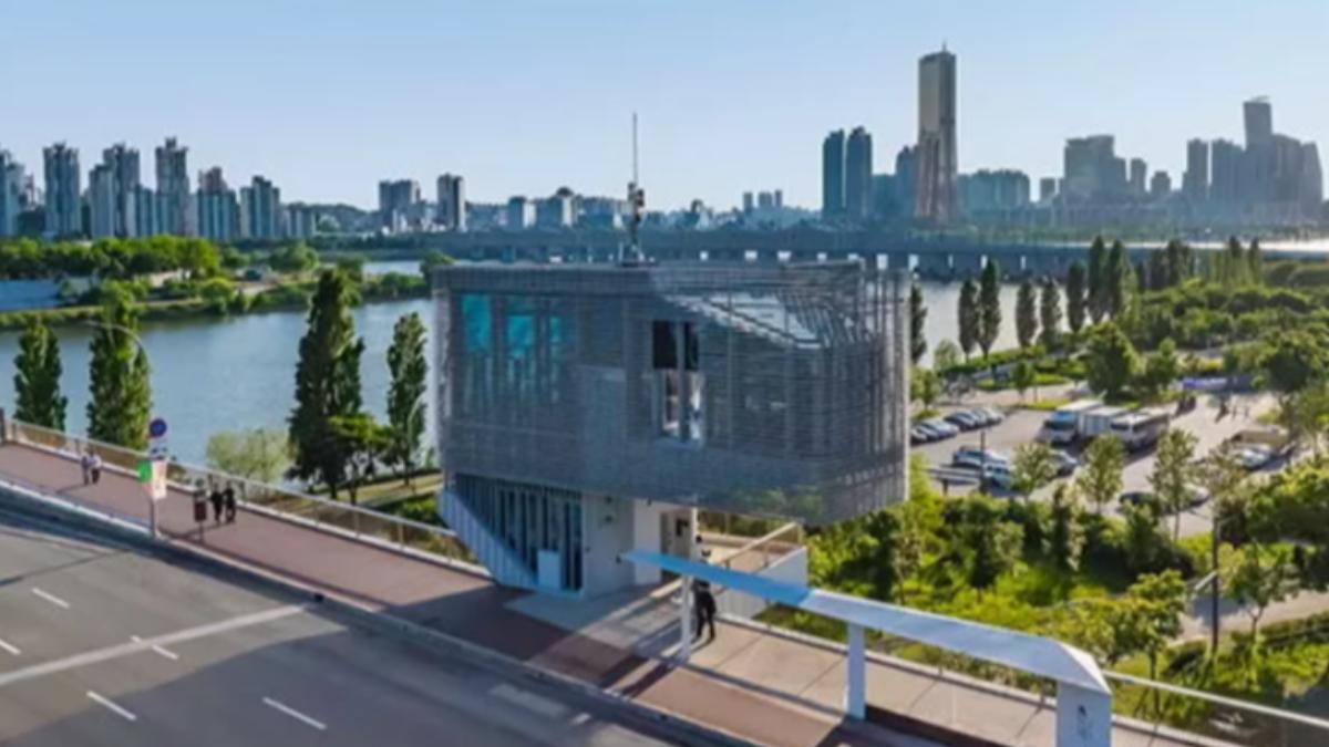天空套房位在橋上，可以眺望漢江美景。（圖／翻攝自首爾市政府）