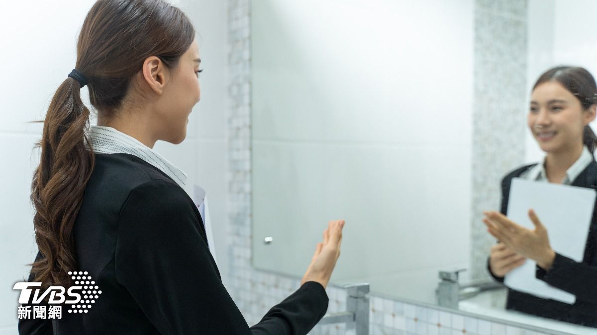 科技業會打扮的女生很吃香?她不解同事1動作 全網不挺:管太多