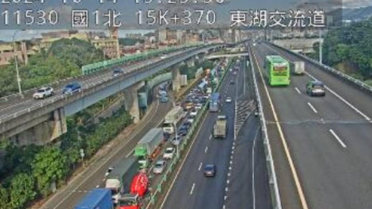 東湖段南下都是車。（圖／翻攝自高速公路1986）