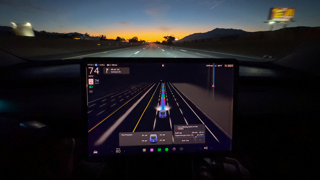 「真正自駕」降臨!特斯拉發表Cybercab 欲轉型機器人公司