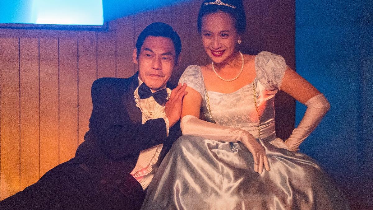 《唱歌給你聽》夏靖庭（左）、黃采儀演夫妻。（圖／客家電視台提供）