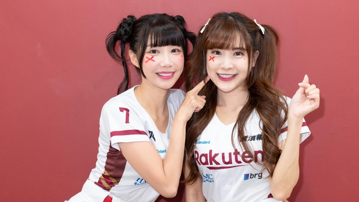 孟潔和筠熹也帶上「除溼盒」助威。(圖/樂天桃猿提供)