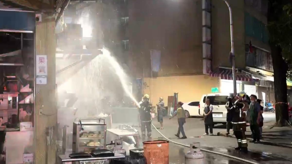 左營果貿社區早餐店「寬來順」發生火警。(圖/民眾提供)