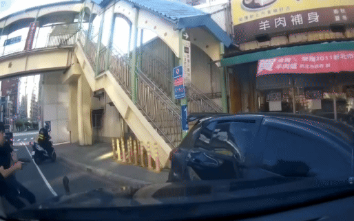 開槍片/拒檢逃竄遭轟9槍 詐欺犯腹部中2槍「揮手投降」
