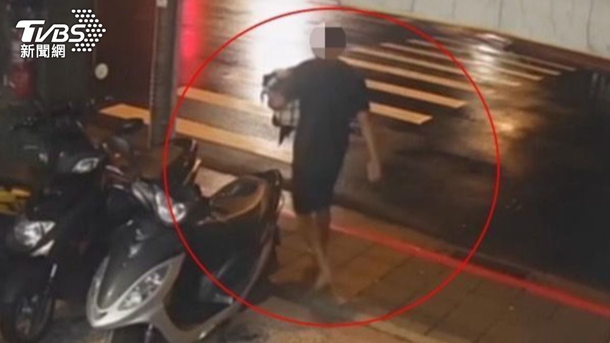 嫌犯做案過程全被監視器拍下。(圖/TVBS)