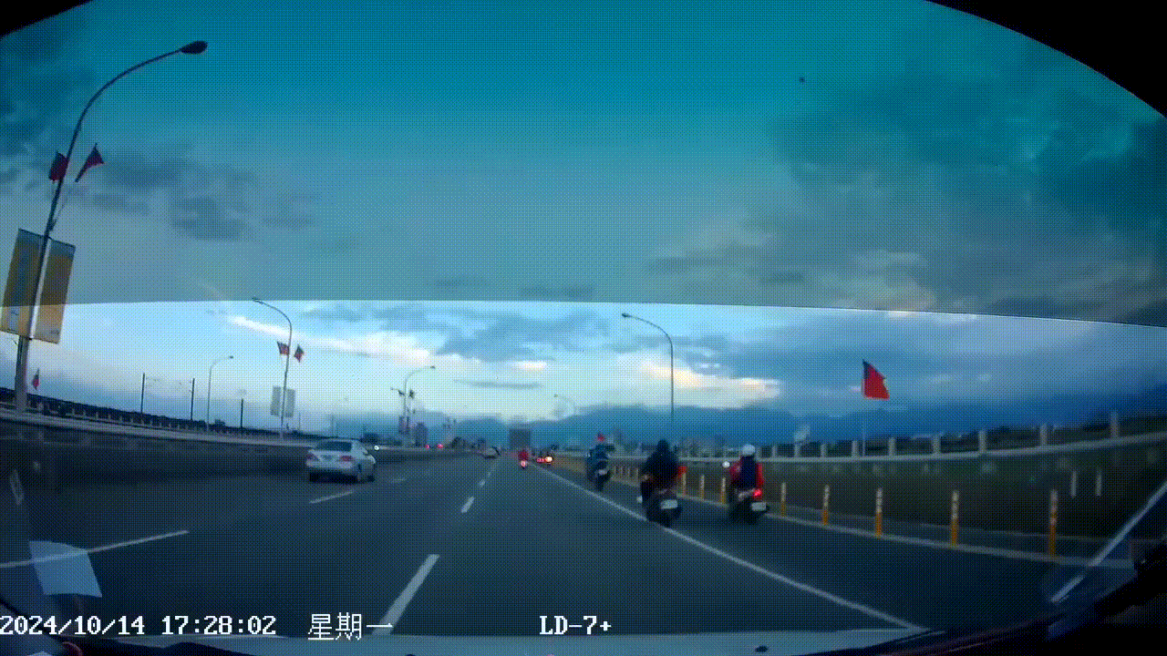 蘭陽橋上昨（14）日下午發生一起交通事故。（圖／TVBS）