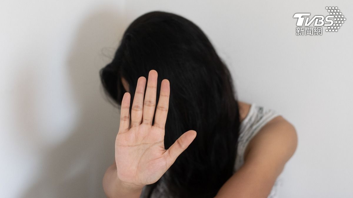 這個糟糕的體驗讓受害女子罹患創傷後壓力症、無法工作。（示意圖／達志影像shutterstock）