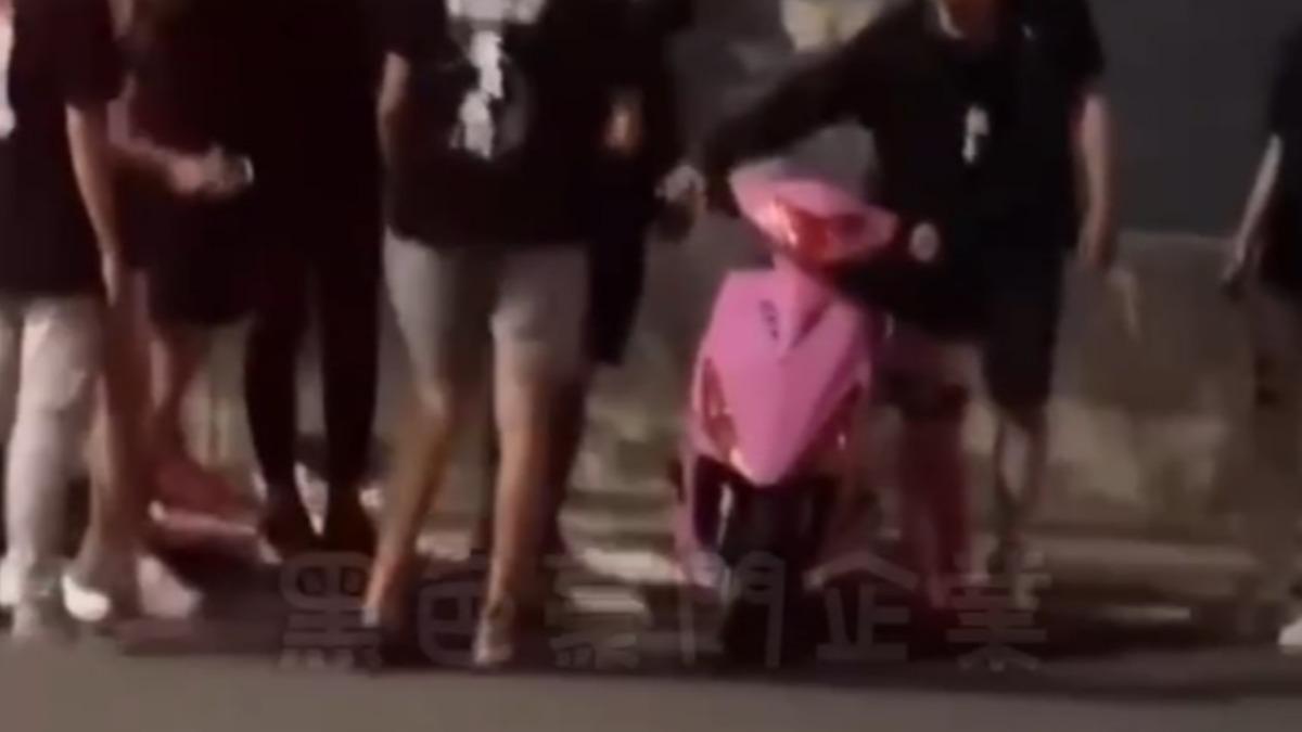 衝衝衝拉風?高雄黑衣飆車猴「封街競速」 小粉紅戰車被查扣