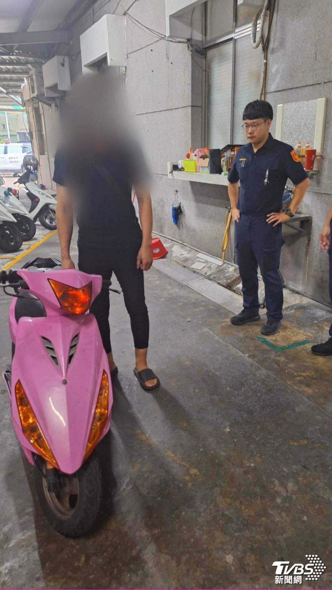 已查緝影片中粉紅色機車所有人等3人到案。（圖／TVBS）