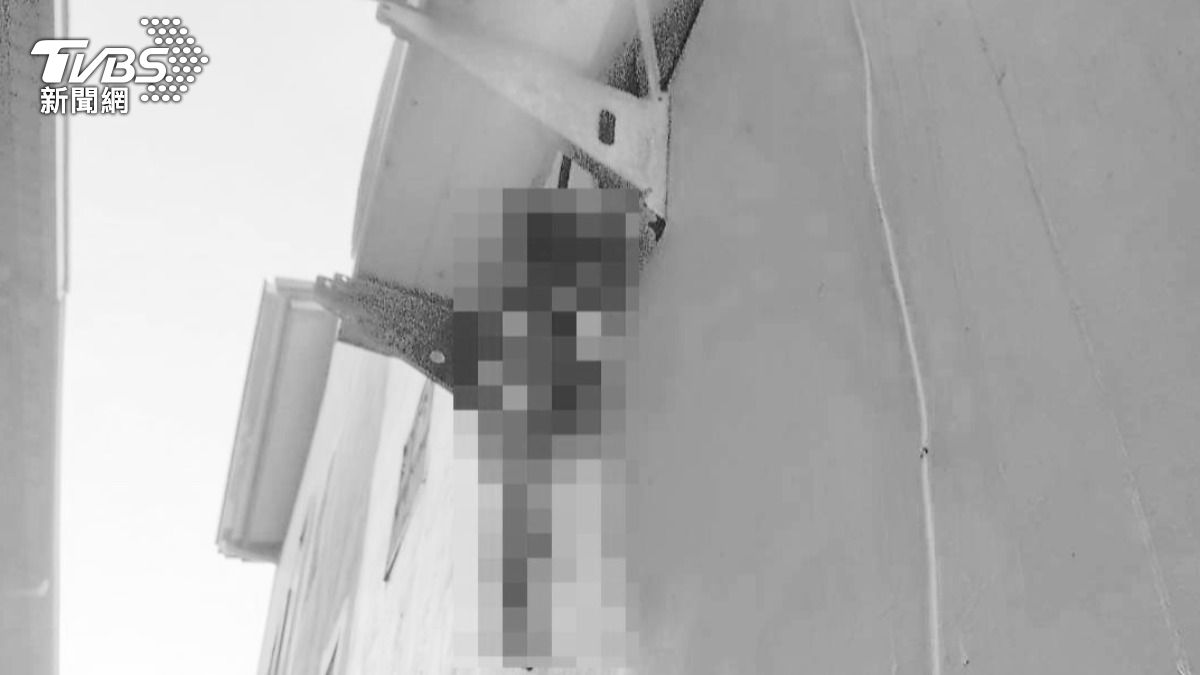 3歲男童全裸懸空「頭卡冷氣縫」 鄰居聞哭聲目擊驚悚畫面