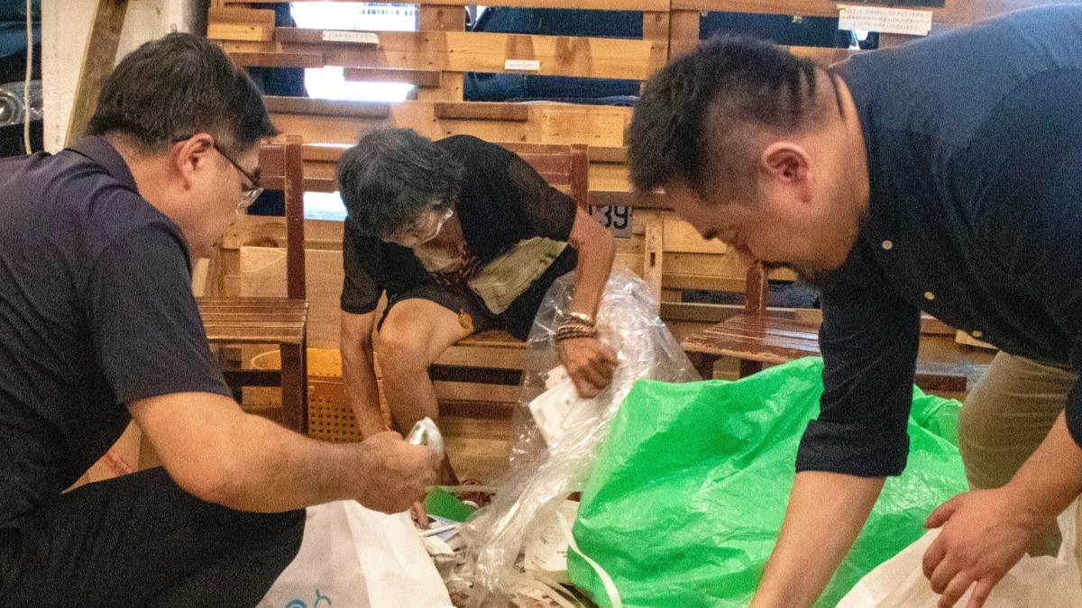 蔣萬安稱北市拾荒者收廢紙領嘸補助 洪申翰:不懂底層處境