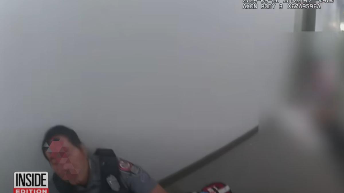 美國非裔女子持刀攻擊警察,遇襲的劉姓華裔警官額頭留下大片血跡。(圖/翻攝自 Inside Edition YT影片)