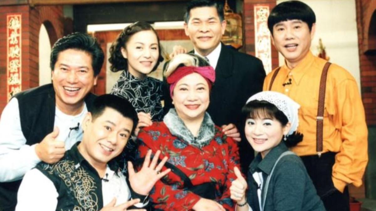 王彩樺(右下)出演《鳥來伯與十三姨》「米漿」走紅。(圖/翻攝自王彩樺臉書)