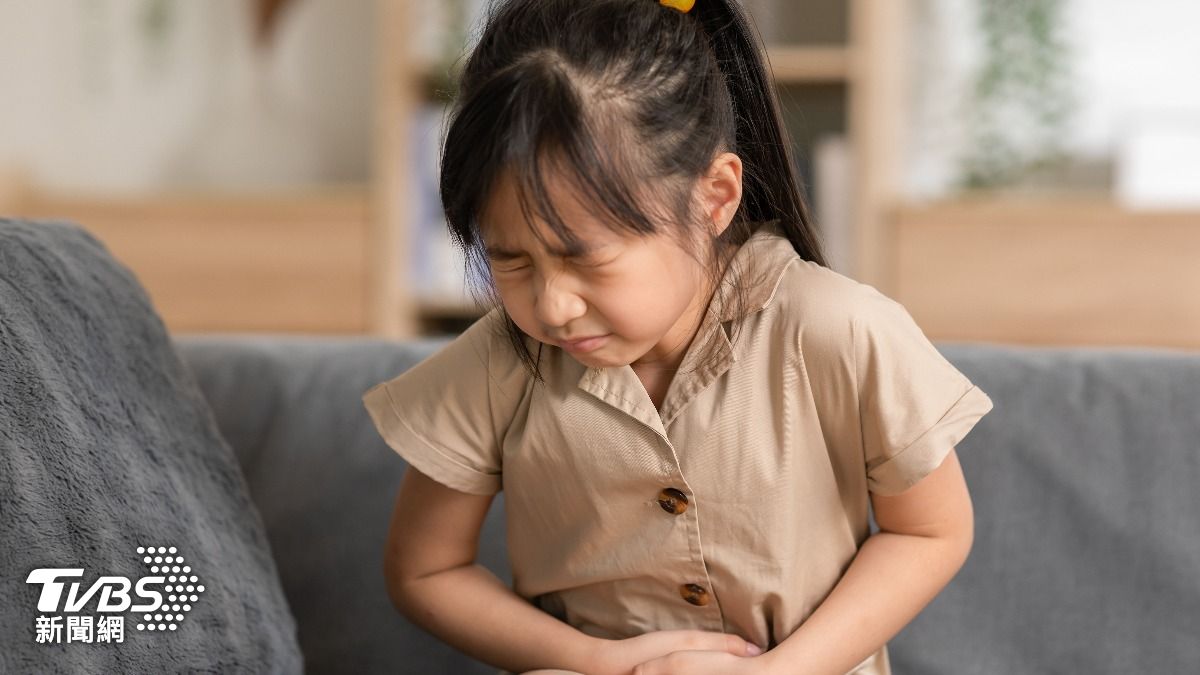 戴牙套難嗑瓜子!女童竟「帶殼咬碎吞下1斤」致腸阻塞 醫忍惡臭夾出