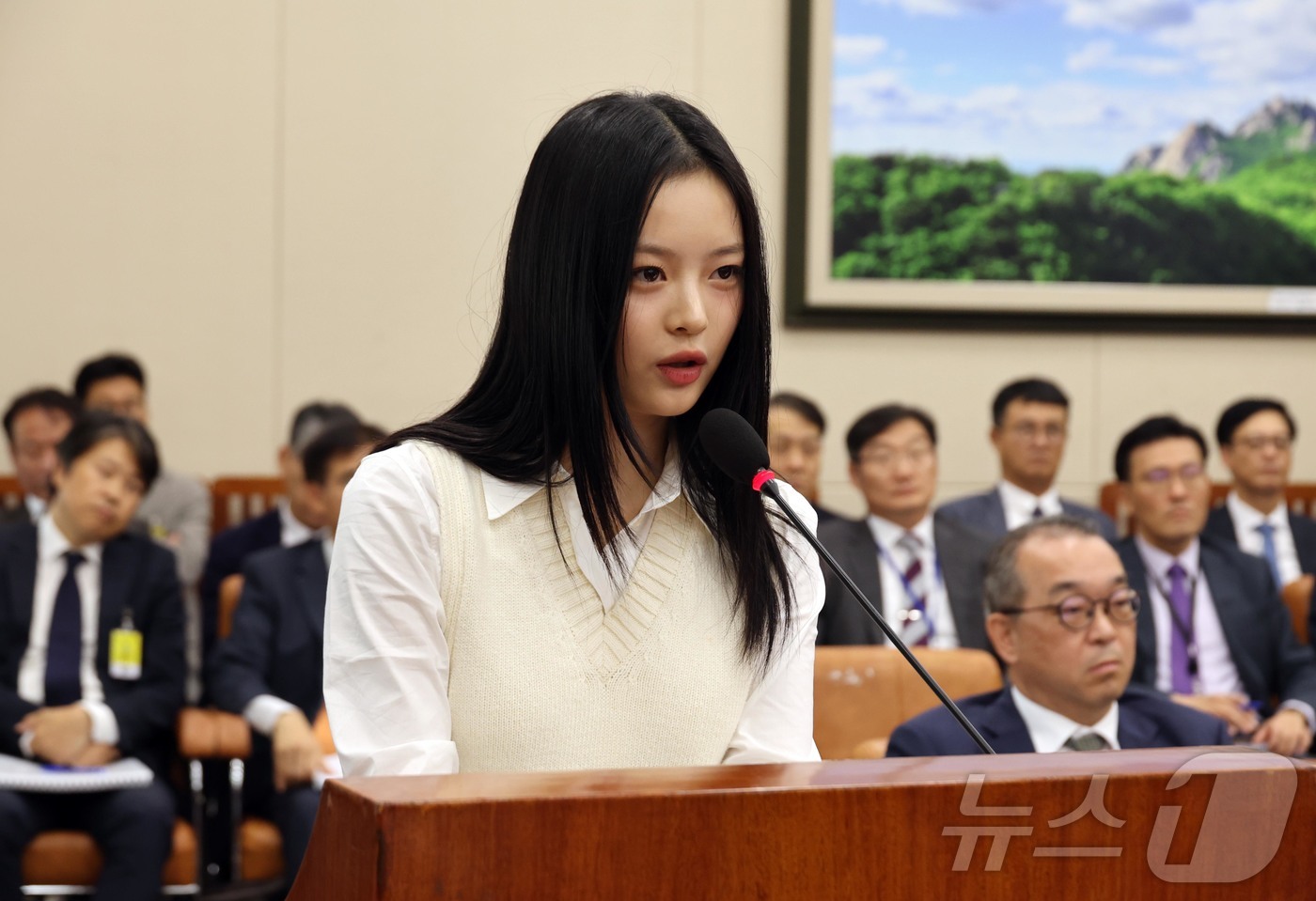 Hanni在國會提及職場霸凌一事。(圖/news1提供)