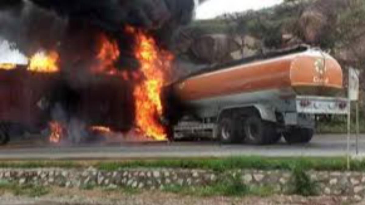奈及利亞油罐車翻覆!汽油外漏民眾瘋搶 下秒突爆炸94人身亡