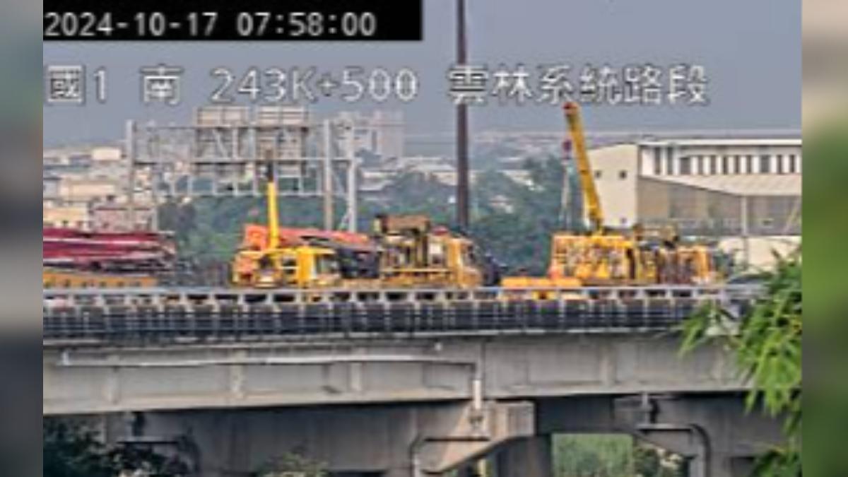 上班注意!國1雲林段「砂石車翻覆」 已成立緊急應變小組