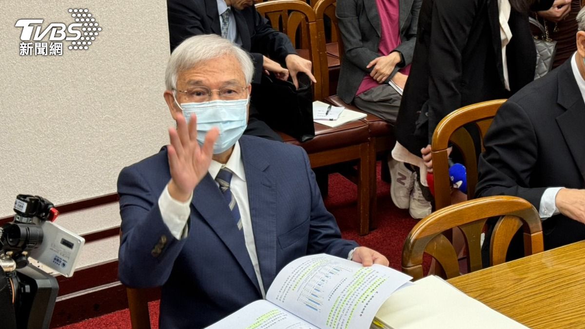 總裁評比A遭降B+　楊金龍「不委屈」笑：我們要接受
