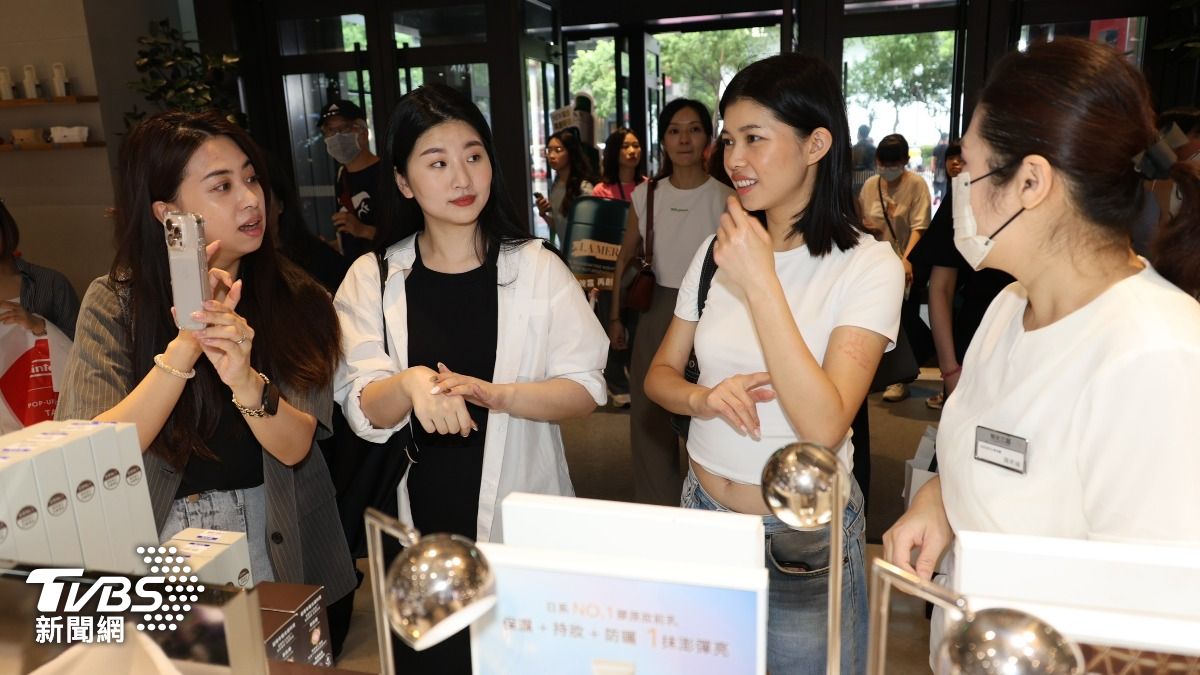 新光信義周年慶!輕熟女豪買整年份保養品 頭香6點來全為他們