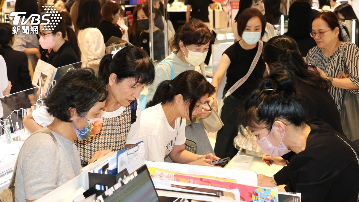 百貨周年慶開檔!這年齡層「灑萬元」最敢買 鎖定2品項