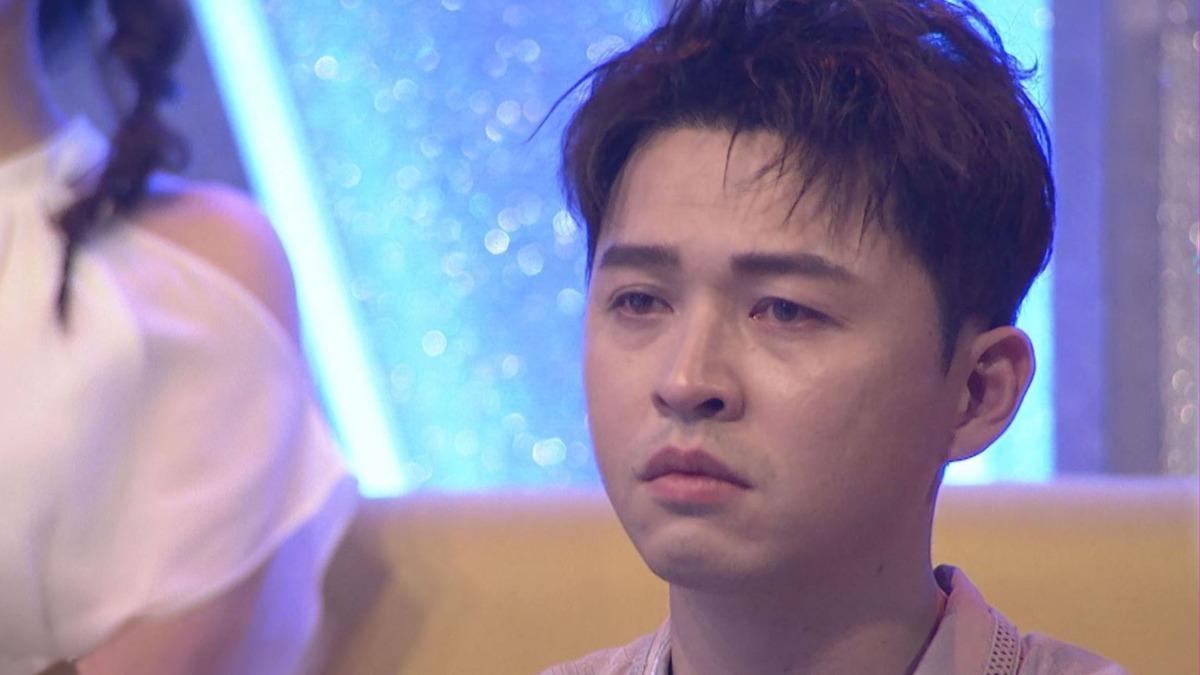 李子森聽歌情緒湧現,忍不住潰堤。(圖/中視提供)