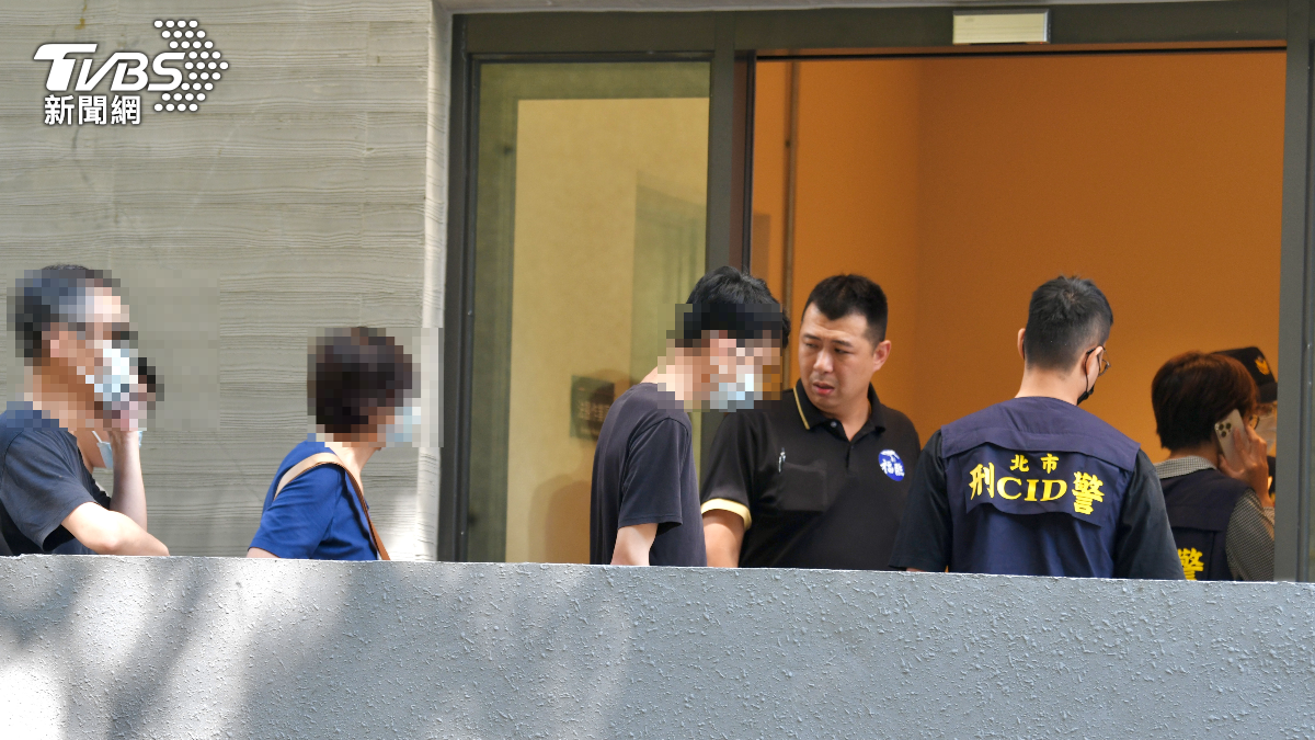 快訊/內湖15歲少年偷開車奪3命 家屬悲慟抵殯儀館相驗