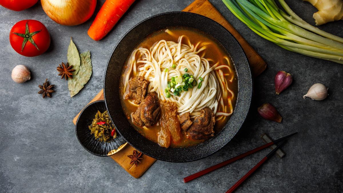 八方雲集金牌牛肉麵這分店吃得到 第二碗半價、生肖屬龍送小菜