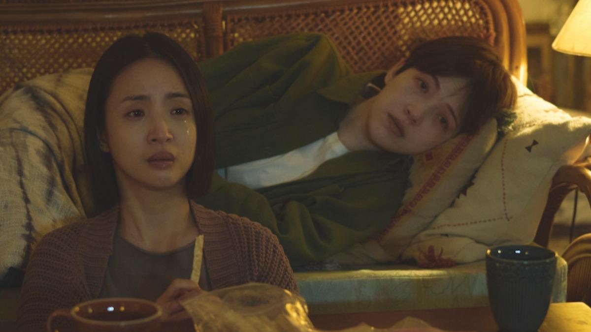 林依晨(左)、許瑋甯在金鐘獎一起得獎的呼聲頗高。(圖/公視、MyVideo提供)