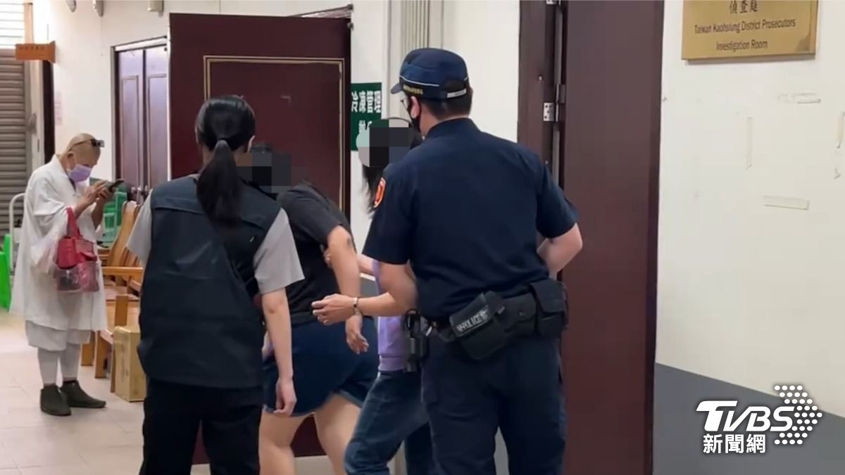 下午橋頭地檢署相驗,郭女與母親到場。(圖/TVBS)