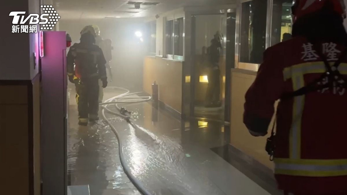 基隆市議會火警!晚間傳巨響 「天然氣鍋爐爆炸」黑煙狂竄