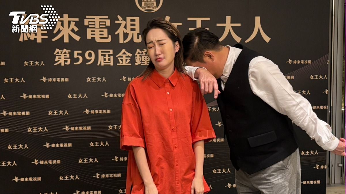 巴鈺和曾國城搞怪假裝很失落。(圖/謝毅攝)