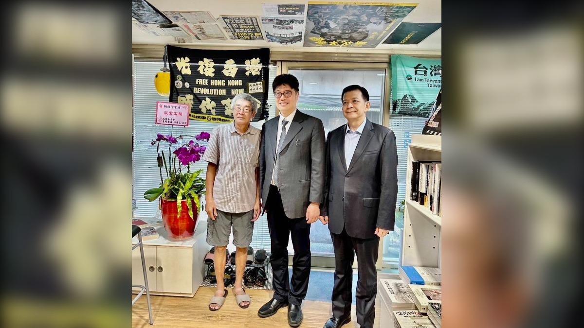 「銅鑼灣書店」在台重開張 邱垂正造訪喊:一國兩制不可信