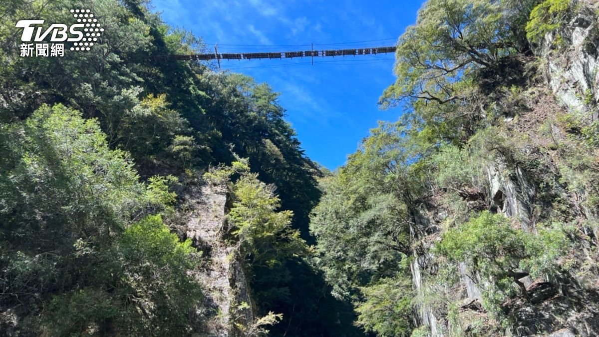 2人爬山僅1人回!嘉義女墜66層樓高溪谷 受困18小魂斷中央山脈