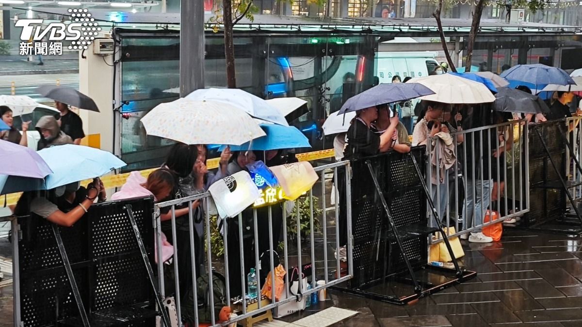 金鐘直擊/天空雷聲大響!星光大道狂風暴雨 落湯雞現況曝光