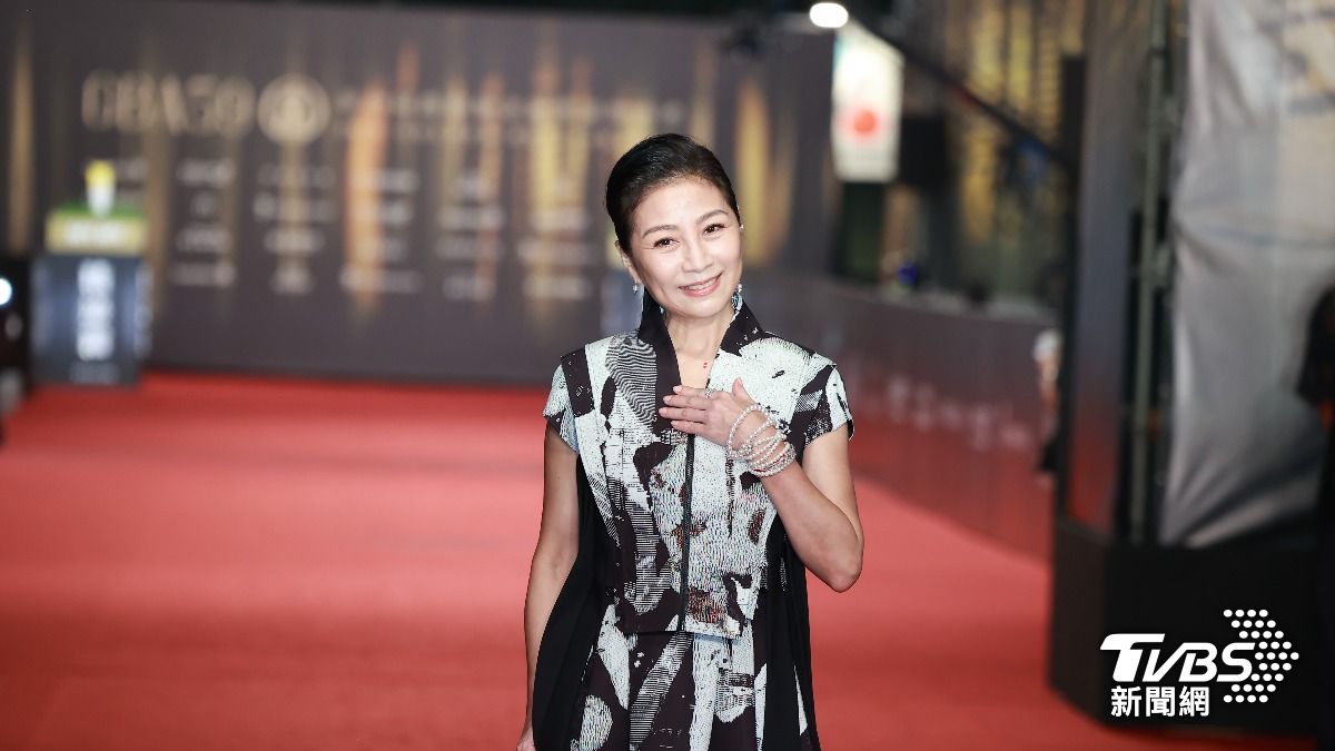 金鐘59/方文琳食道癌癒搶女配獎! 200萬行頭登紅毯曝女兒暖心打氣