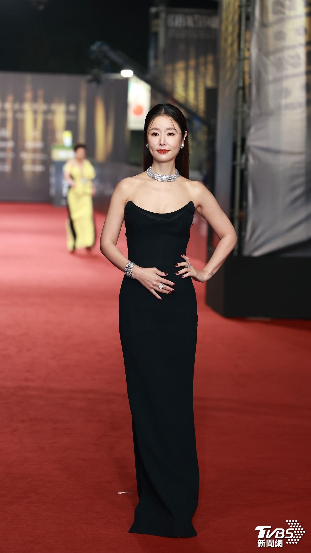 林心如霸氣登場，身上珠寶超閃亮。（圖／TVBS娛樂組攝）