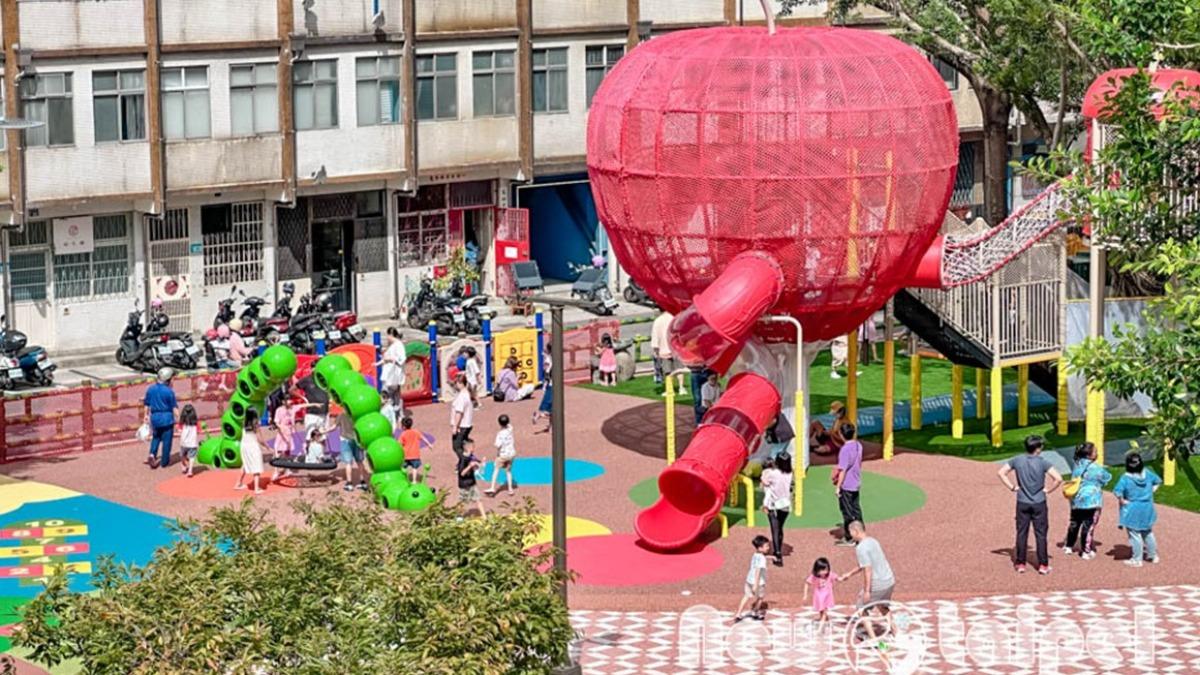 這裡是全台首座以蘋果為主題的造型公園。（圖／小菲親子玩樂生活提供）
