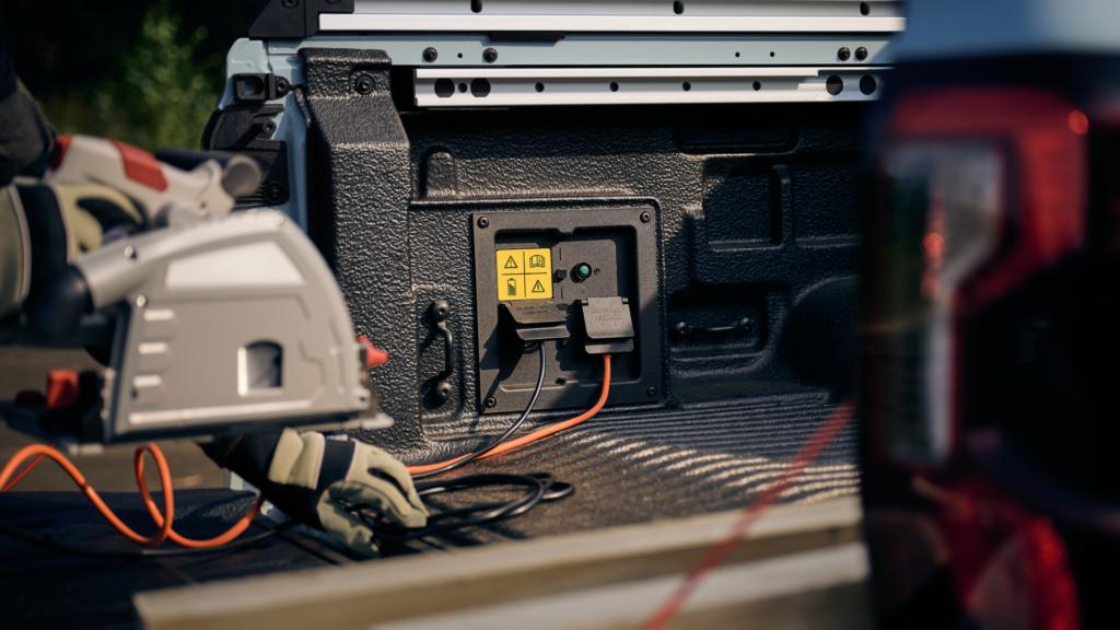 Ranger PHEV配備的Pro Power Onboard技術,標準設定是2.3 kW,車主可加價升級至6.9 kW電力選項。(圖/ Ford提供)