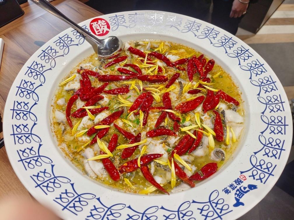 「秘罈酸菜魚」是必吃的招牌菜。(圖/小美很愛嚐提供)